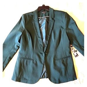 NWT Green 1 button jacket - very versatile piece